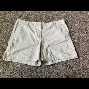 ⭐️FINAL CALL/ DONATING SOON - Loft Outlet 6 Inch Shorts